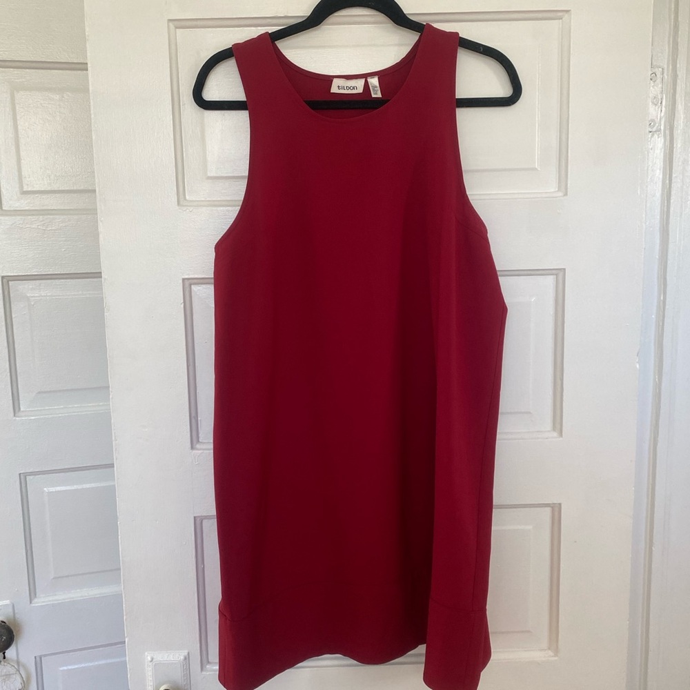 Wine colored Large tildon sleeveless shift dress